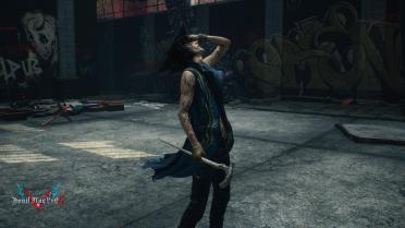 V's blue and gold costume