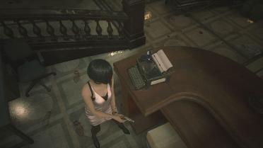 ADA white dress replaces Claire Mafia costume