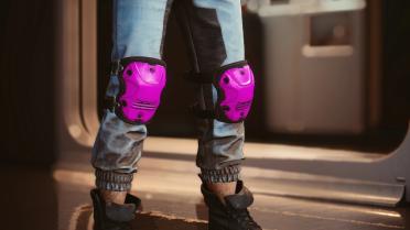 V's knee and elbow pads