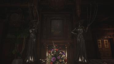 Replace the armor decoration with Alcina Dimitrescu