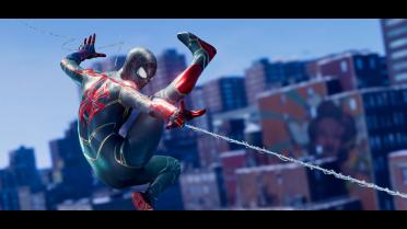 Golden Interpanels and Red Eyes for Advanced Suit