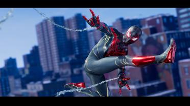 Golden Interpanels and Red Eyes for Advanced Suit