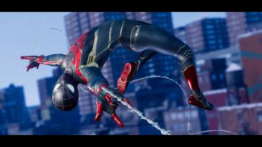 Golden Interpanels and Red Eyes for Advanced Suit