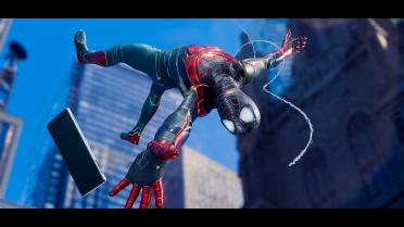 Golden Interpanels and Red Eyes for Advanced Suit