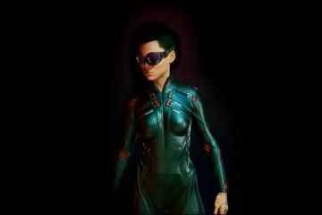 Auto-Equip Motorcycle Helmets and Goggles