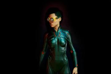 Auto-Equip Motorcycle Helmets and Goggles