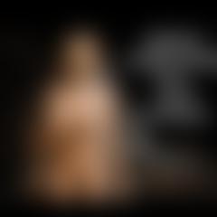 Nude grace with jiggle physics 