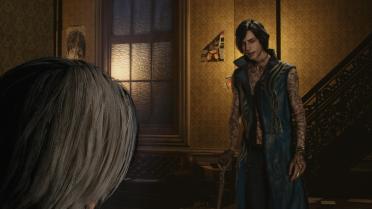 V's blue and gold costume