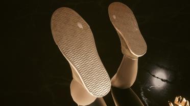 Women's V spikes