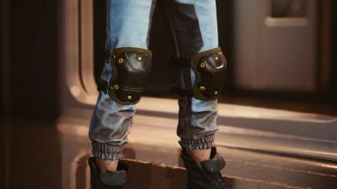 V's knee and elbow pads