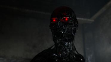 Rev-9 as Luis Serra